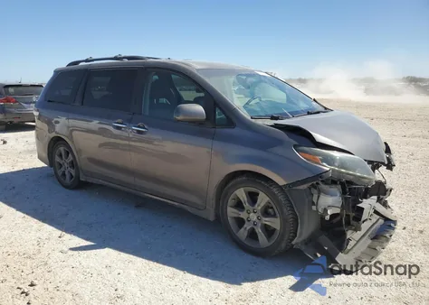 2015 Toyota Sienna Sport z USA, uszkodzony, nr VIN 5TDXK3DC3FS684448